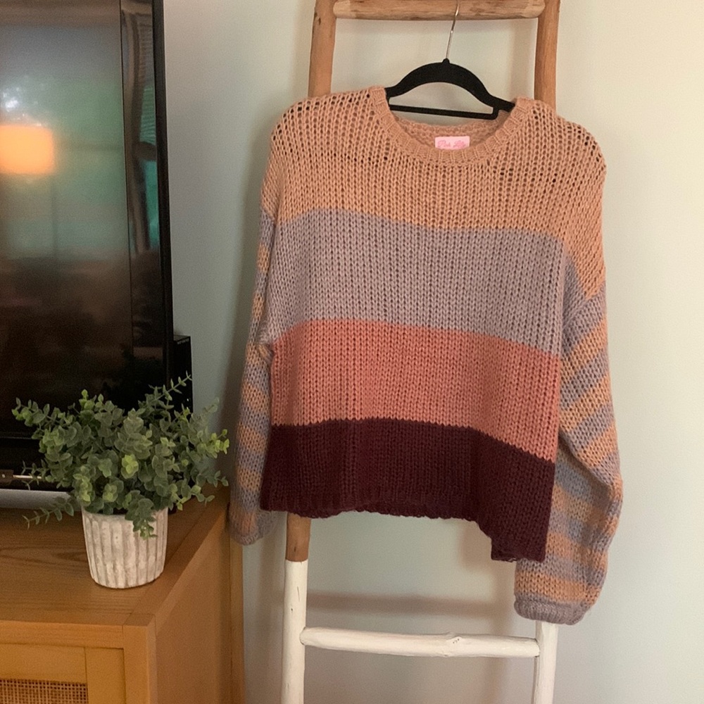 Pink Lily sweater. NOT itchy at all. Size M.